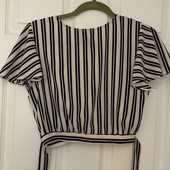 Cropped wrap blouse - Picture 4 of 4